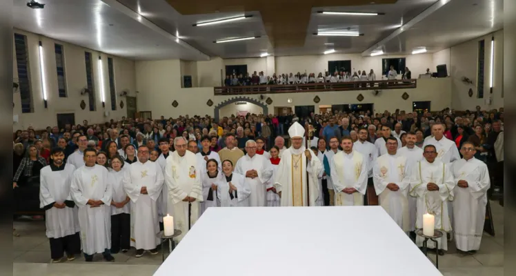 A Santa Missa do Jubileu de Ouro foi realizada na igreja matriz e presidida por Dom Bruno Elizeu Versari.
