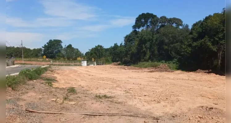 Terreno está localizado no bairro Vila Reis.