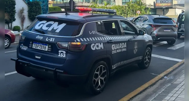 Colisão atrapalha trânsito entre a 'Balduíno Taques' e a 'Prudente de Morais' em Ponta Grossa