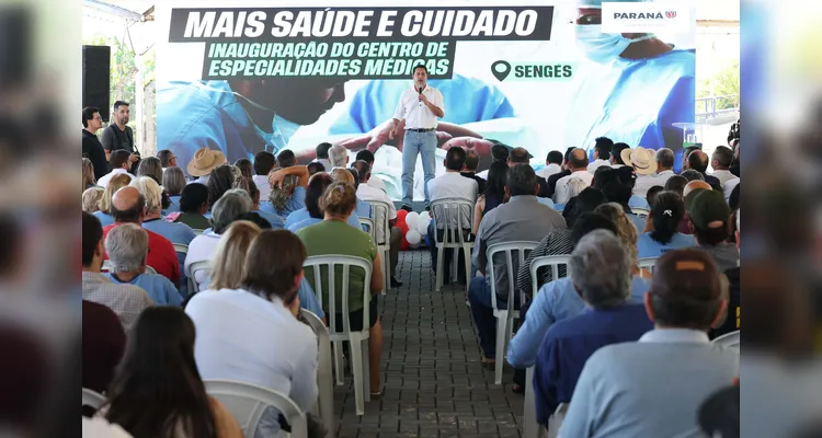 Ratinho Junior anuncia pacote de obras viárias e em escolas em Sengés