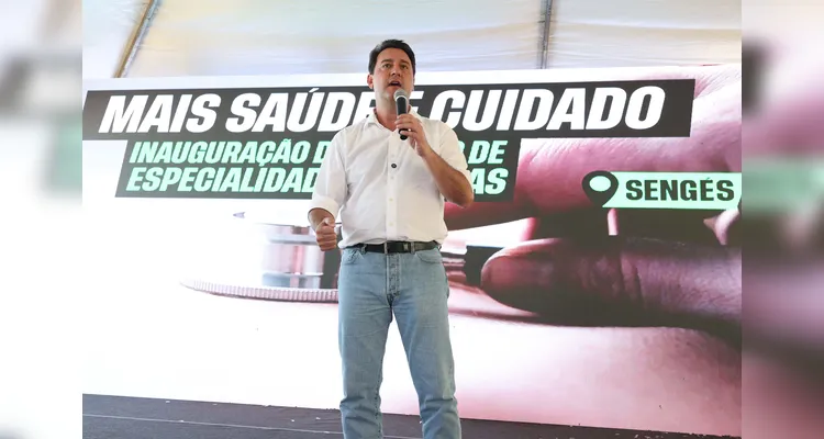 Ratinho Junior anuncia pacote de obras viárias e em escolas em Sengés