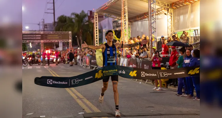 Milhares de atletas cruzam a Ponte de Guaratuba na 1ª Maratona Internacional do Paraná