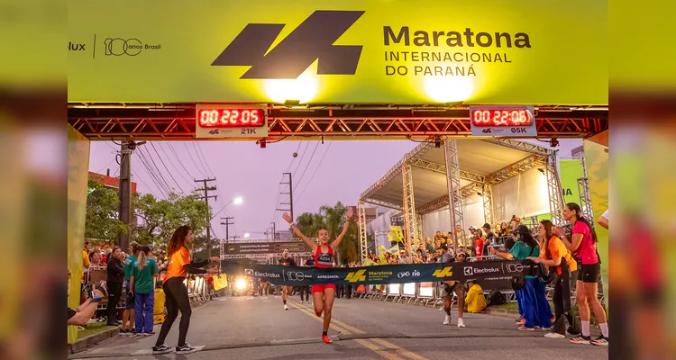 Milhares de atletas cruzam a Ponte de Guaratuba na 1ª Maratona Internacional do Paraná