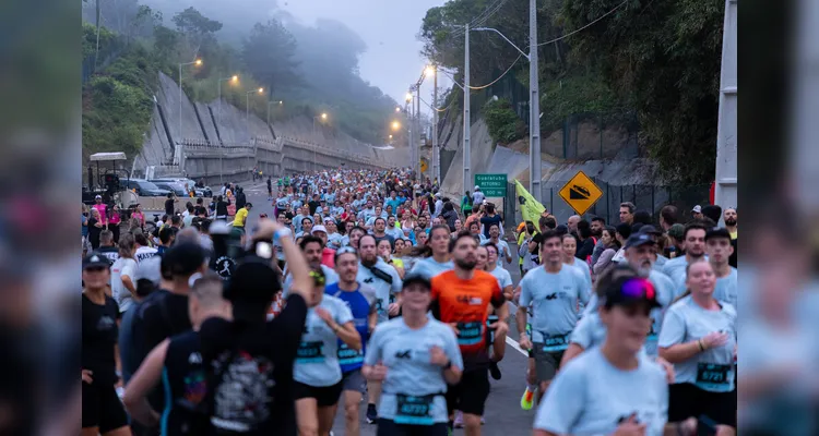 Milhares de atletas cruzam a Ponte de Guaratuba na 1ª Maratona Internacional do Paraná