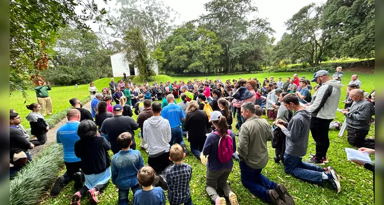 Caminhada penitencial reúne fiéis na Sexta-feira Santa em Ponta Grossa