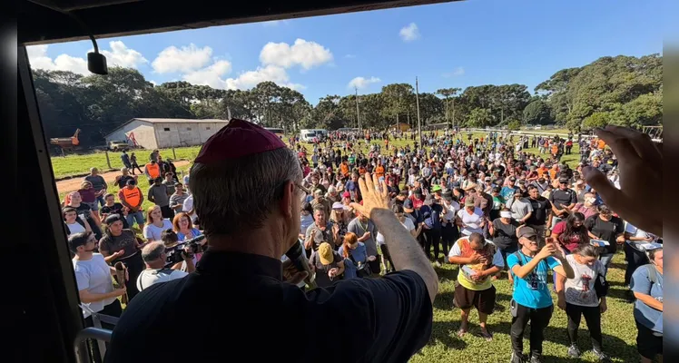 Caminhada penitencial reúne 7 mil fiéis em Ponta Grossa