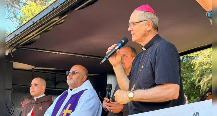 Cerca de 7 mil fiéis participaram da Caminhada Penitencial.