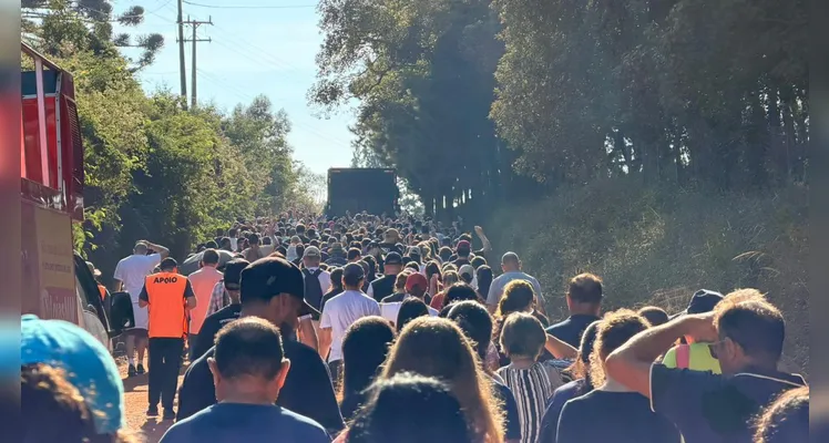 Caminhada penitencial reúne 7 mil fiéis em Ponta Grossa