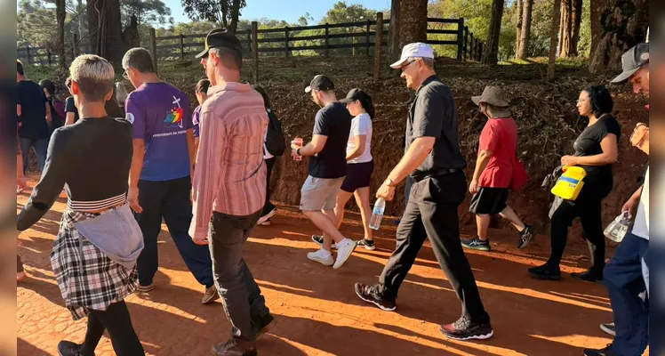 Caminhada penitencial reúne 7 mil fiéis em Ponta Grossa