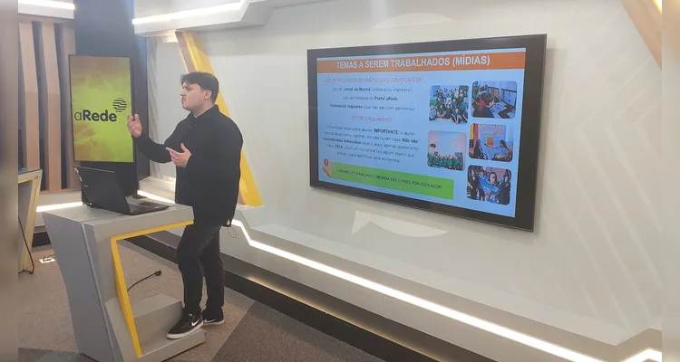 No encontro, os professores conheceram a metodologia e ferramentas do projeto em 2026.