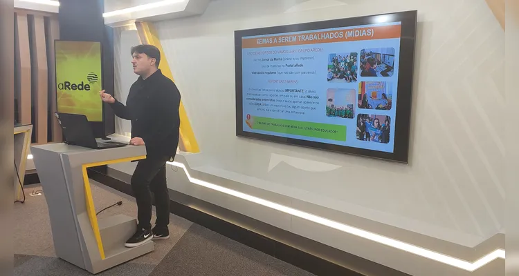 No encontro, os professores conheceram a metodologia e ferramentas do projeto em 2026.