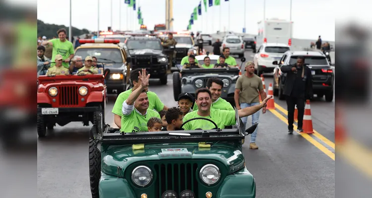 O governador Carlos Massa Ratinho Junior libera o trafego dos veiculos  neste sabado(2),  na Ponte de Guaratuba