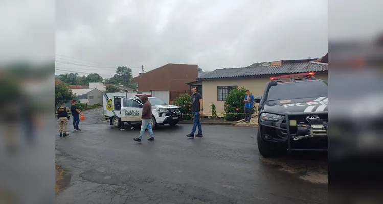 Homem morre após ficar preso em grade de residência em Irati