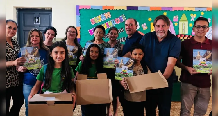Lideranças municipais estiveram reunidas durante as entregas.