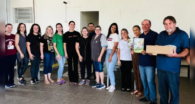 Lideranças municipais estiveram reunidas durante as entregas.