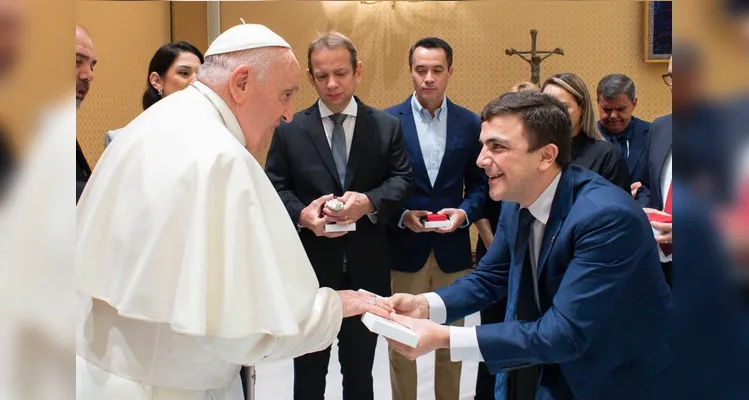 O deputado federal Aliel Machado (PV) durante encontro com o Papa Francisco, no Vaticano