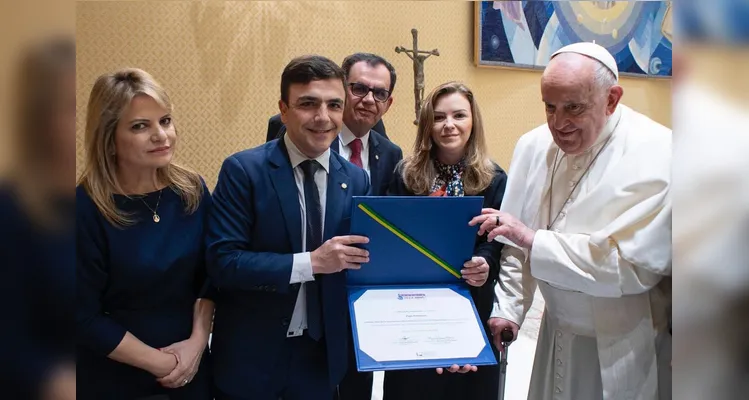 O deputado federal Aliel Machado (PV) durante encontro com o Papa Francisco, no Vaticano