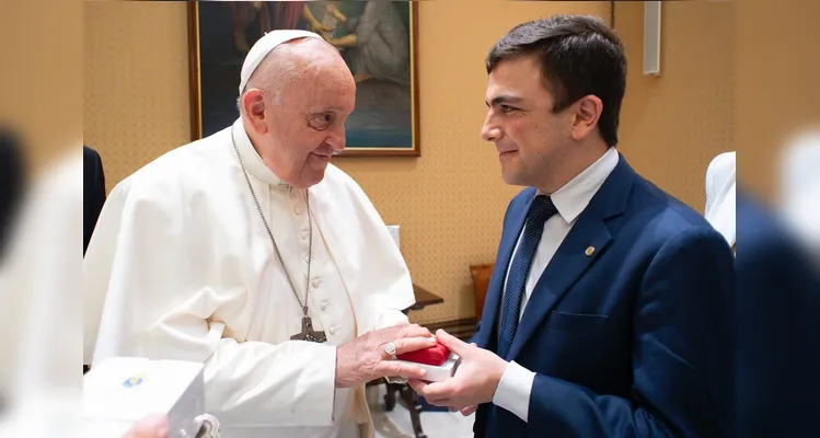 O deputado federal Aliel Machado (PV) durante encontro com o Papa Francisco, no Vaticano