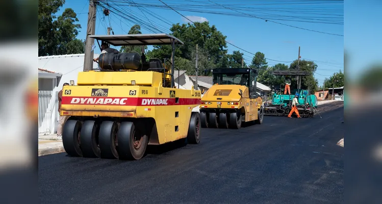 Com investimento de R$ 2,6 milhões, a Prefeitura de Ponta Grossa está pavimentando oito ruas do bairro
