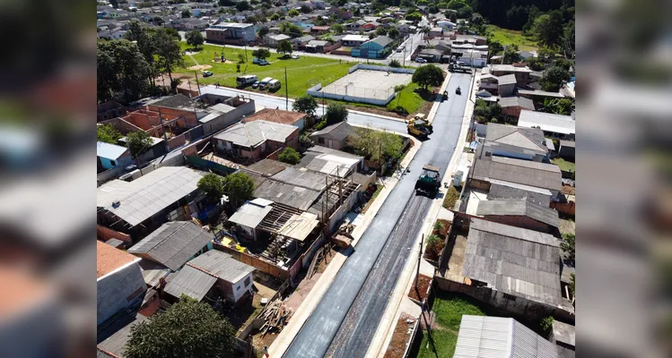 Com investimento de R$ 2,6 milhões, a Prefeitura de Ponta Grossa está pavimentando oito ruas do bairro