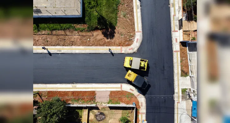 Com investimento de R$ 2,6 milhões, a Prefeitura de Ponta Grossa está pavimentando oito ruas do bairro
