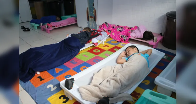 Prefeitura de Castro entrega novas caminhas para crianças dos Cmeis