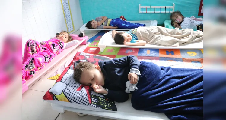 Prefeitura de Castro entrega novas caminhas para crianças dos Cmeis