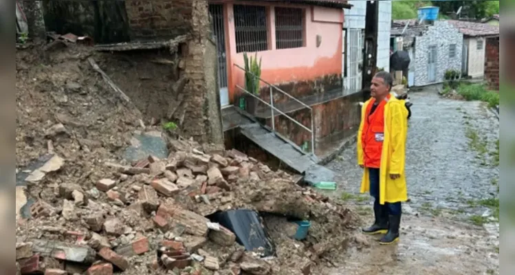 Pernambuco decreta emergência em 27 cidades após fortes chuvas e registra seis mortes