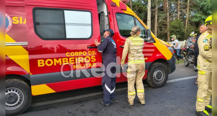 Confira fotos do acidente entre dois caminhões na BR-376, em Ponta Grossa
