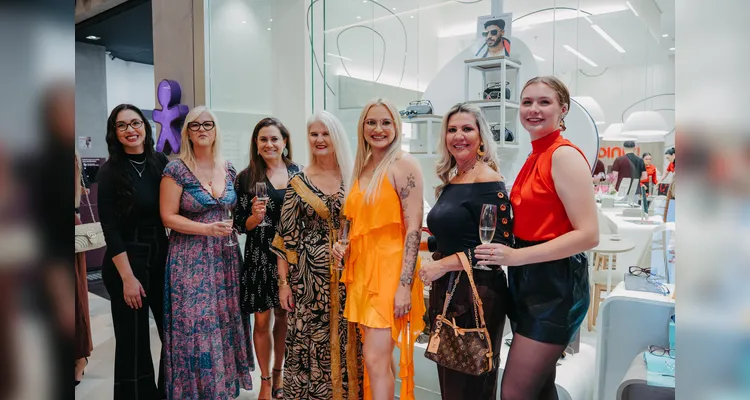 Andy Almeida, Simone Oliveira, Danielle Schulemberger,  Borato, Karla Diniz, Luciane Kris e Beatrice Borato