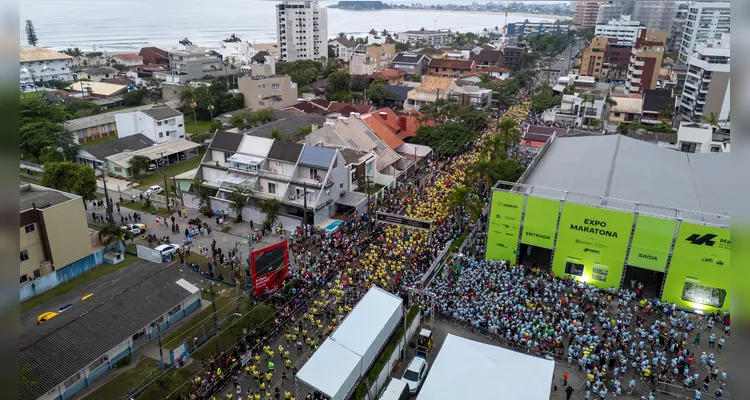 Milhares de atletas cruzam a Ponte de Guaratuba na 1ª Maratona Internacional do Paraná