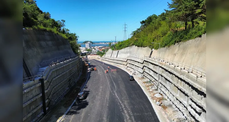 Ponte de Guaratuba inicia revestimento em concreto asfáltico dos acessos