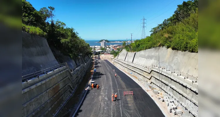 Ponte de Guaratuba entra na fase final com início do asfalto nos acessos