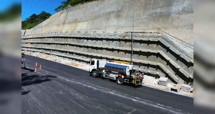 Ponte de Guaratuba inicia revestimento em concreto asfáltico dos acessos