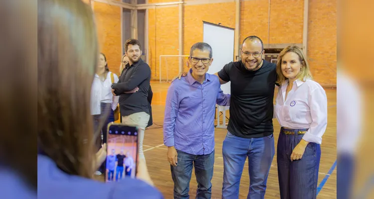 Confira imagens da vitória de Ivo e Adriana na disputa pela reitoria da UEPG