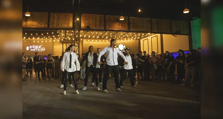 O evento marcou a despedida oficial do verão com uma programação que integrou música, artes visuais, circo, dança e economia criativa.