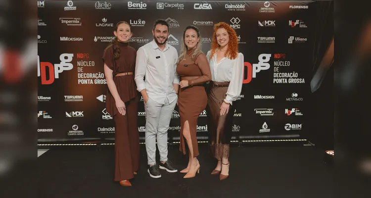 Deborah Ciunek, Thiago Smanioto, Amanda Maira e Jheniffer Furmann