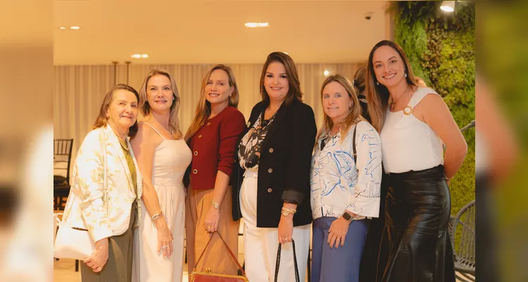 Vera Mandalozzo, Viviane Favretto, Daniele Faé, Greice Kviatroski, Silvana Mandalozzo e Thaís Correia