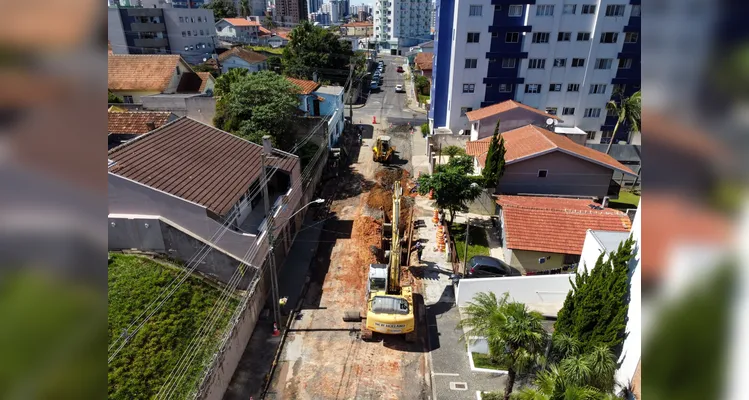 Prefeitura constrói extensão de galeria pluvial na Rua Estados Unidos, Vila Ezilda