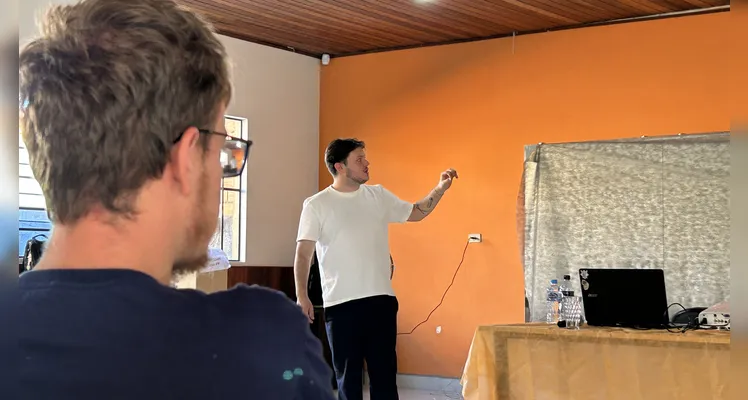 Durante a capacitação, os participantes tiveram acesso à metodologia do projeto, além de conhecerem as novidades e diretrizes para as ações desenvolvidas em 2026.