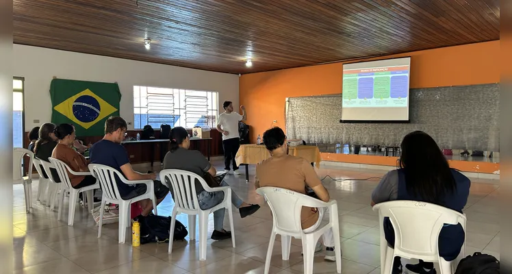 Durante a capacitação, os participantes tiveram acesso à metodologia do projeto, além de conhecerem as novidades e diretrizes para as ações desenvolvidas em 2026.