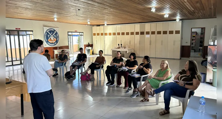 Durante a capacitação, os participantes tiveram acesso à metodologia do projeto, além de conhecerem as novidades e diretrizes para as ações desenvolvidas em 2026.