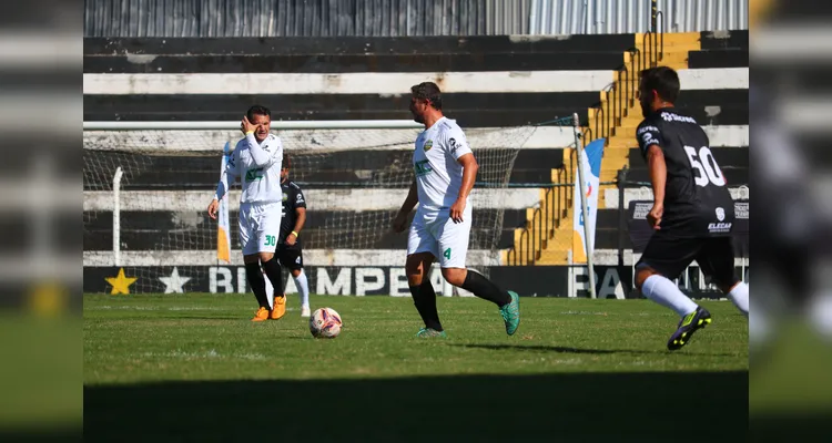 Confira imagens do confronto entre as lideranças.