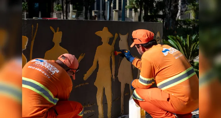 Prefeitura realiza força-tarefa de limpeza e reparos na Praça da Catedral em PG