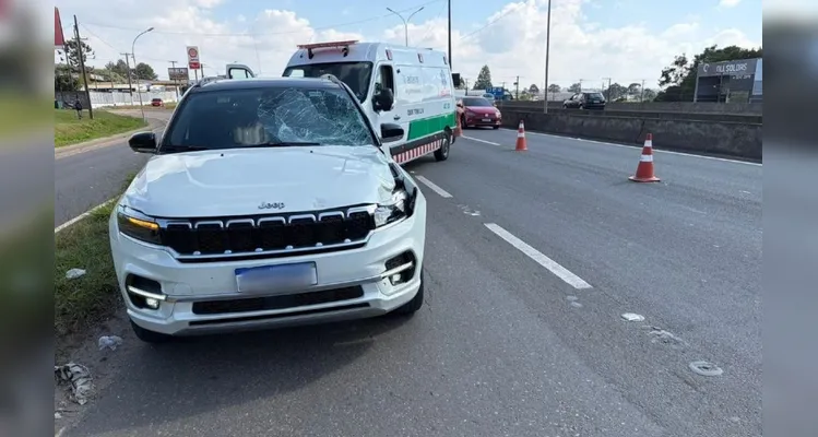 Motociclista que parou para ver primeiro acidente foi atingido por um Jeep Commander