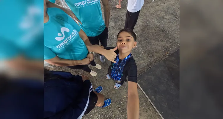 O atleta de natação, Emanuel Bueno Ferreira, de 8 anos, se destacou no 1º Campeonato Paranaense de Inverno Mirim/Petiz