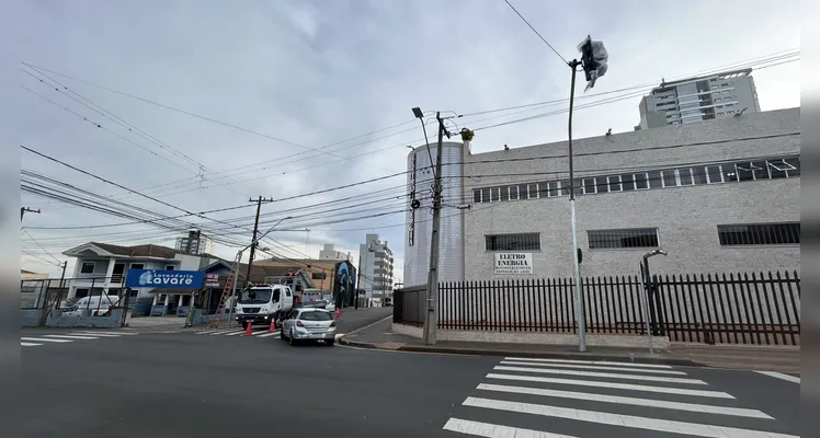 Os três semáforos do cruzamento entre a Avenida Balduíno Taques e Rua José do Patrocínio devem funcionar a partir de maio em Ponta Grossa.