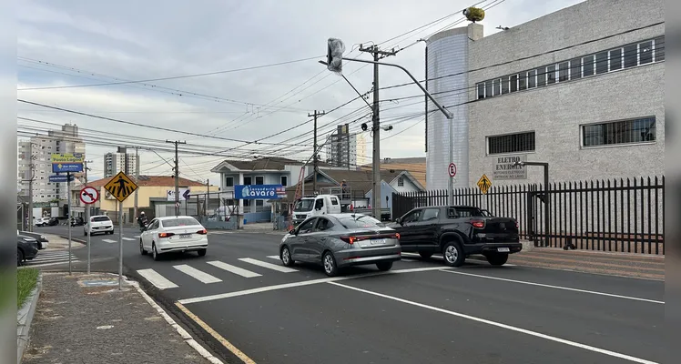 Os três semáforos do cruzamento entre a Avenida Balduíno Taques e Rua José do Patrocínio devem funcionar a partir de maio em Ponta Grossa.