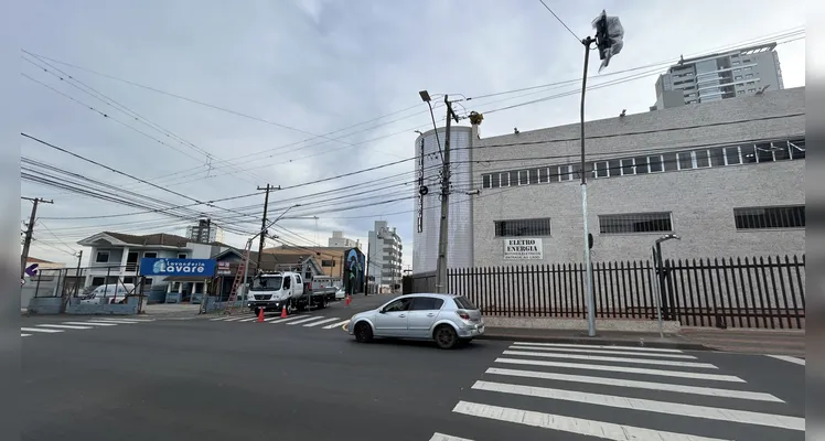 Os três semáforos do cruzamento entre a Avenida Balduíno Taques e Rua José do Patrocínio devem funcionar a partir de maio em Ponta Grossa.