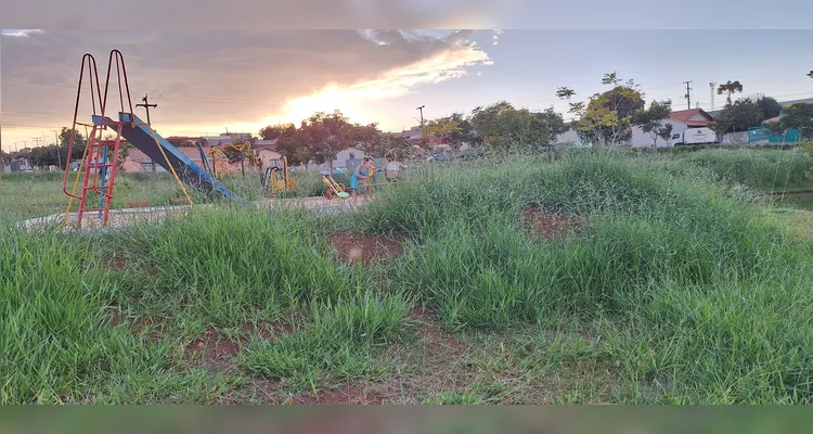 Parquinho na Praça Lago Núcleo Pitangui